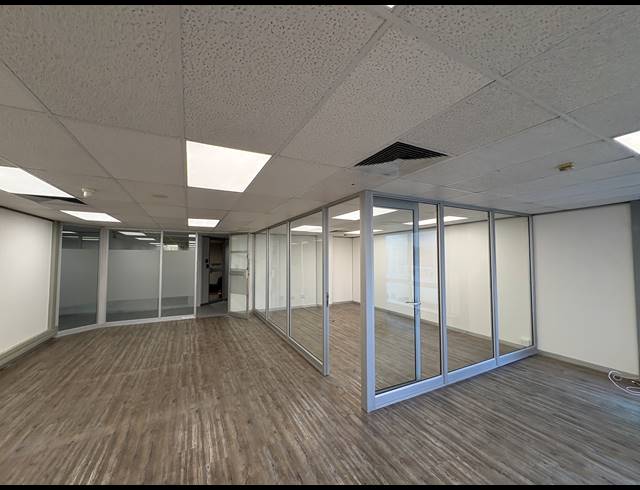 95M² OFFICE TO LET IN CLAREMONT